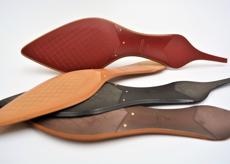 PREFABRICATED HEAT-PRINTED LEATHER LITE SOLES WITH METAL RIVETS